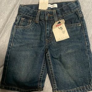 New size 2 Levi’s shorts